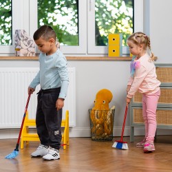 We Clean, Детски комплект за почистване Vileda – моп, метла и лопатка, 4 части We Clean, Детски комплект за почистване Vileda – моп, метла и лопатка, 4 части