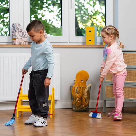 We Clean, Детски комплект за почистване Vileda – моп, метла и лопатка, 4 части We Clean, Детски комплект за почистване Vileda – моп, метла и лопатка, 4 части